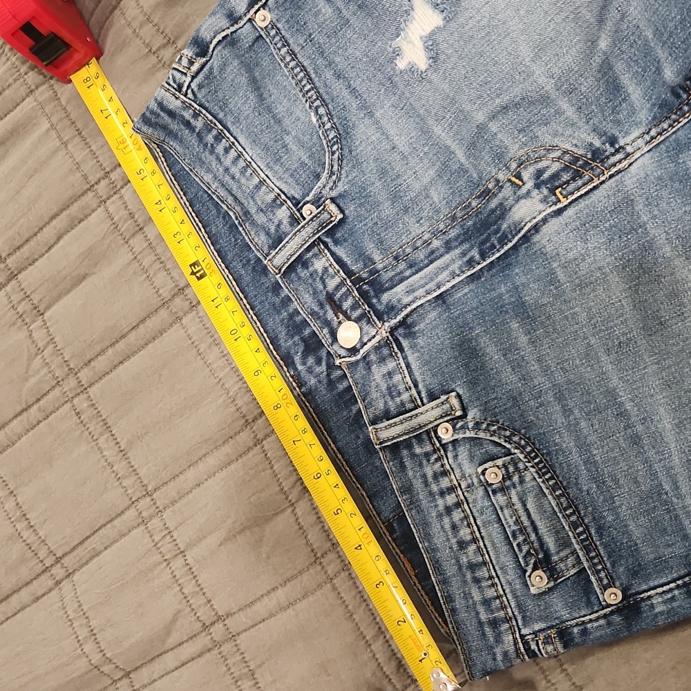 Levi's Classic Blue Ripped Jean Shorts Size 32! - Picture 7 of 11